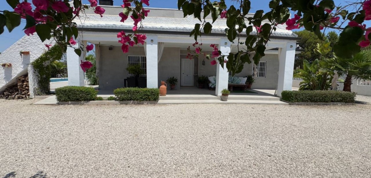 Sale - Finca / Country Property -
Torrellano