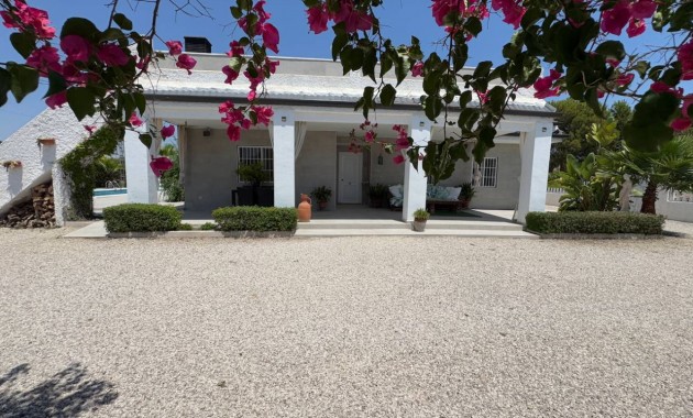 Sale - Finca / Country Property -
Torrellano