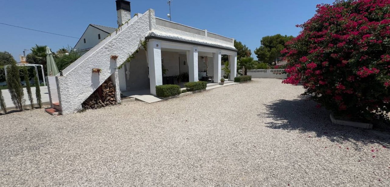 Sale - Finca / Country Property -
Torrellano