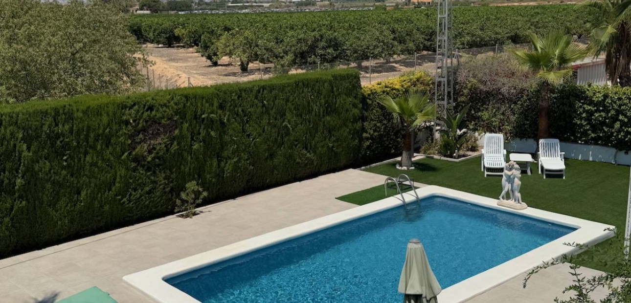 Sale - Finca / Country Property -
Torrellano