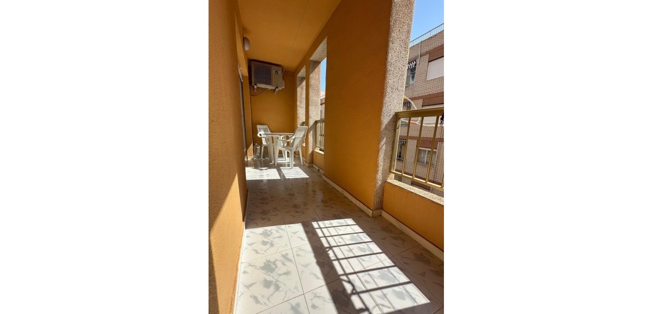 Sale - Apartment / flat -
Torrevieja - Paseo maritimo