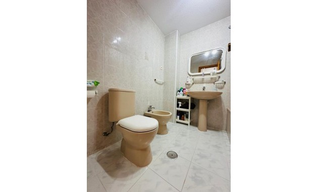 Sale - Apartment / flat -
Torrevieja - Paseo maritimo