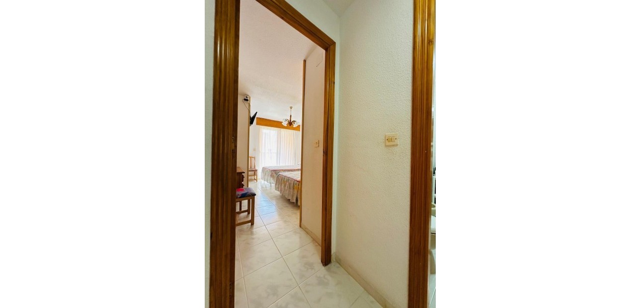 Sale - Apartment / flat -
Torrevieja - Paseo maritimo