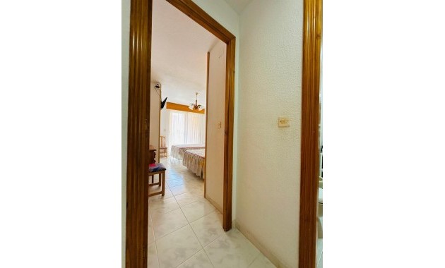 Sale - Apartment / flat -
Torrevieja - Paseo maritimo