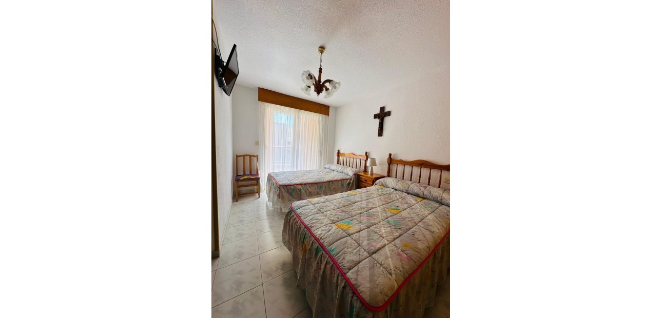Sale - Apartment / flat -
Torrevieja - Paseo maritimo
