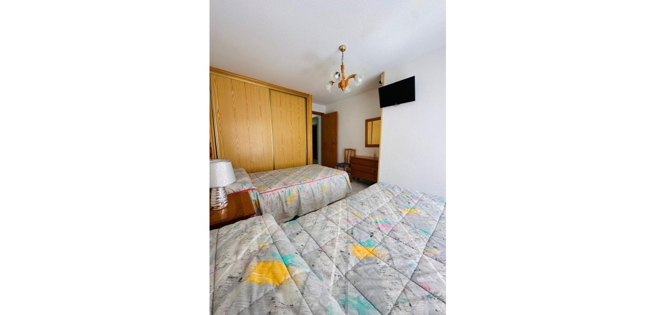 Sale - Apartment / flat -
Torrevieja - Paseo maritimo