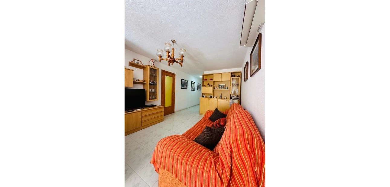 Sale - Apartment / flat -
Torrevieja - Paseo maritimo