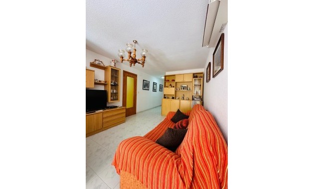 Sale - Apartment / flat -
Torrevieja - Paseo maritimo