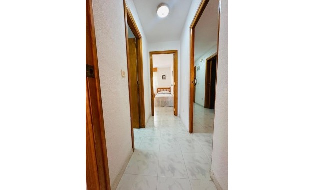Sale - Apartment / flat -
Torrevieja - Paseo maritimo