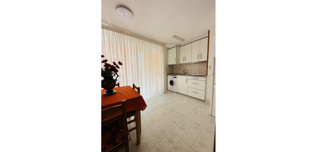 Sale - Apartment / flat -
Torrevieja - Paseo maritimo