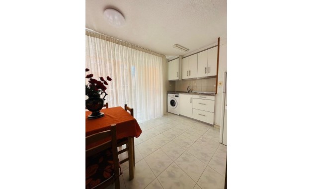 Sale - Apartment / flat -
Torrevieja - Paseo maritimo