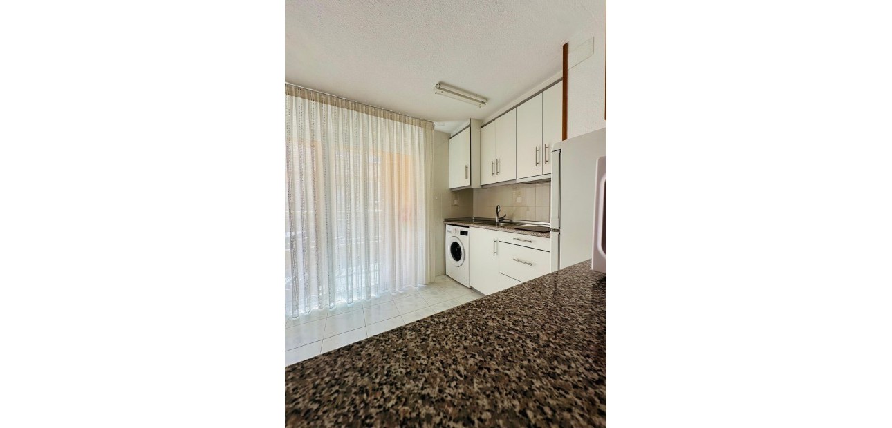 Sale - Apartment / flat -
Torrevieja - Paseo maritimo