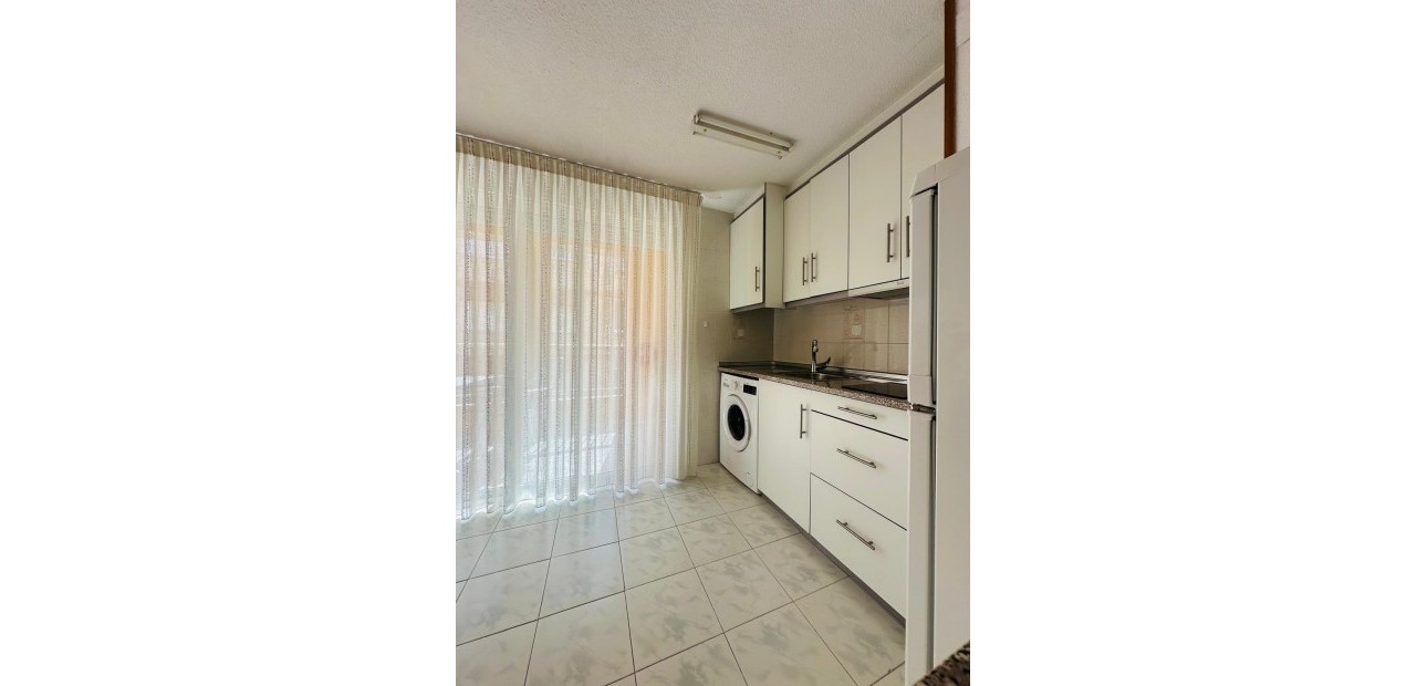 Sale - Apartment / flat -
Torrevieja - Paseo maritimo
