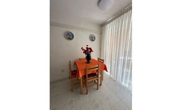 Sale - Apartment / flat -
Torrevieja - Paseo maritimo