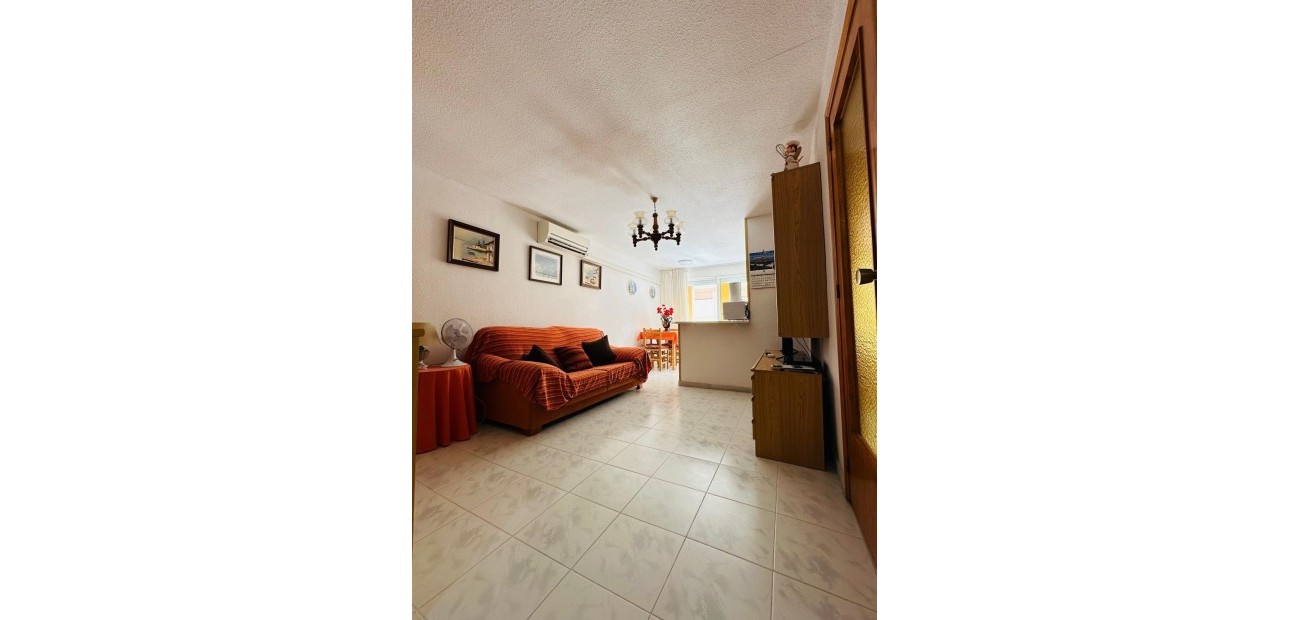 Sale - Apartment / flat -
Torrevieja - Paseo maritimo