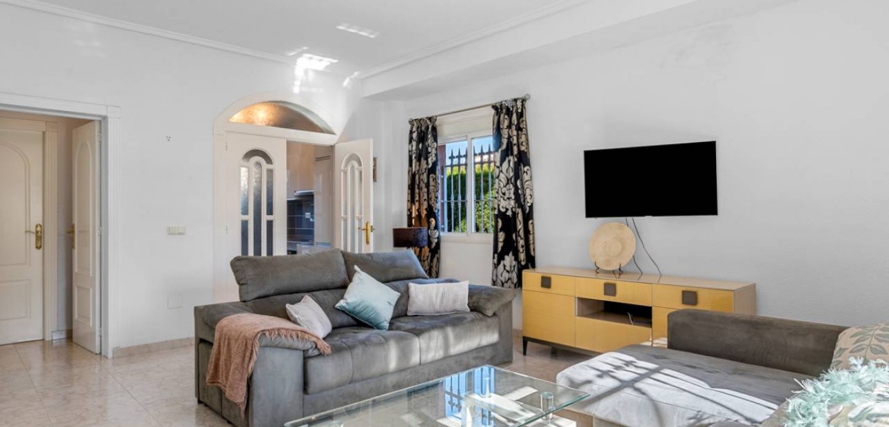 Sale - Detached Villa -
Ciudad Quesada - Doña Pepa