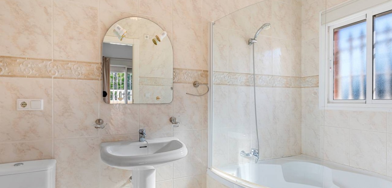 Sale - Detached Villa -
Ciudad Quesada - Doña Pepa