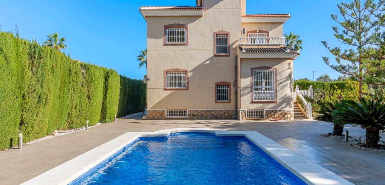 Sale - Detached Villa -
Ciudad Quesada - Doña Pepa