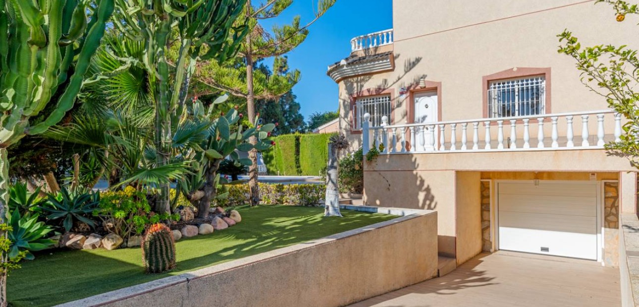 Sale - Detached Villa -
Ciudad Quesada - Doña Pepa