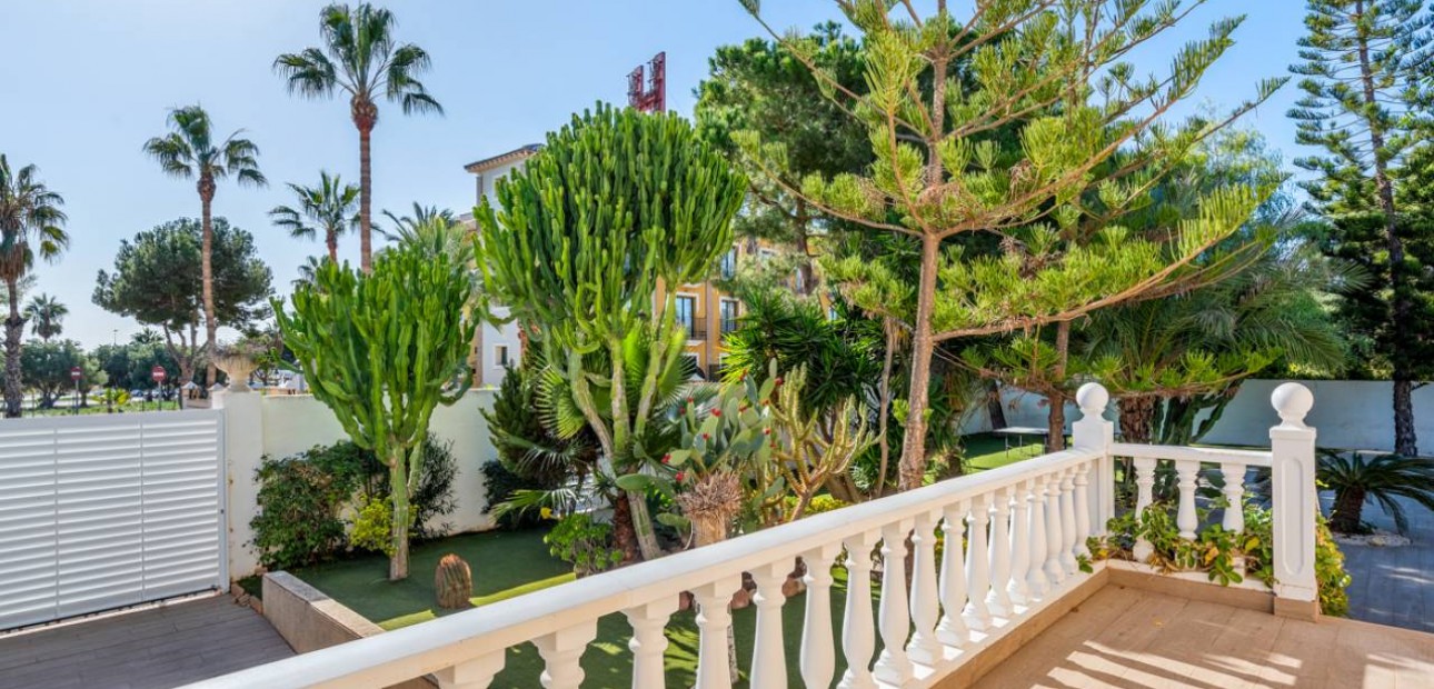 Sale - Detached Villa -
Ciudad Quesada - Doña Pepa
