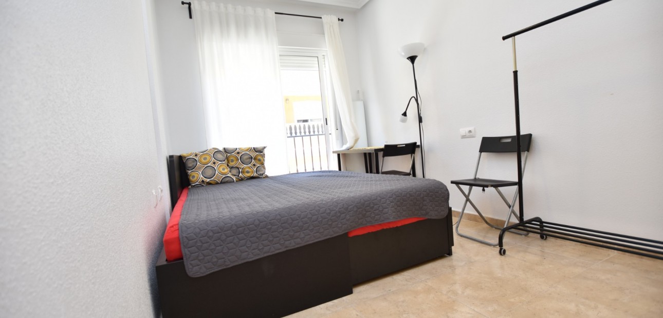 Venta - Apartamento / piso -
Formentera del Segura