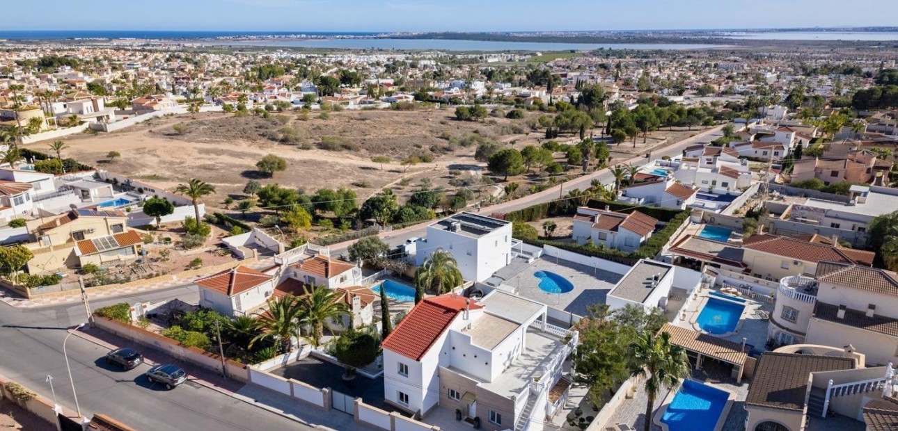 Sale - Detached Villa -
Ciudad Quesada - Town Center