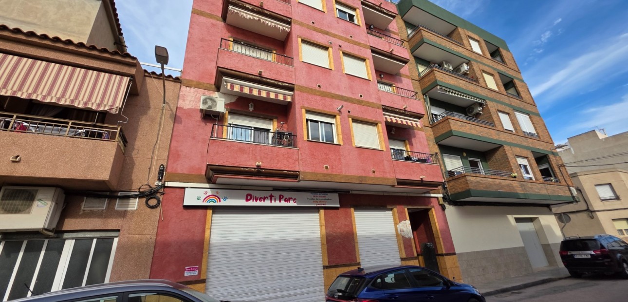 Venta - Apartamento / piso -
Almoradi - Centro