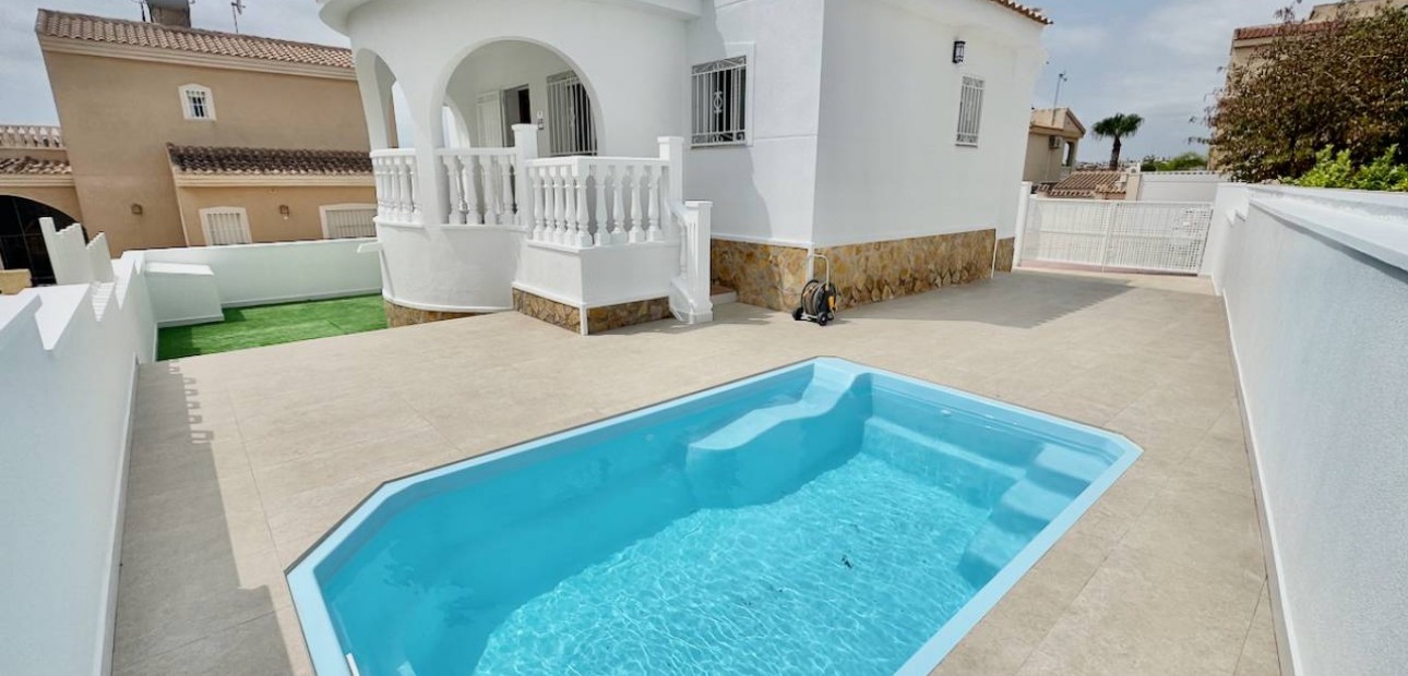 Sale - Villa -
Ciudad Quesada - Rojales