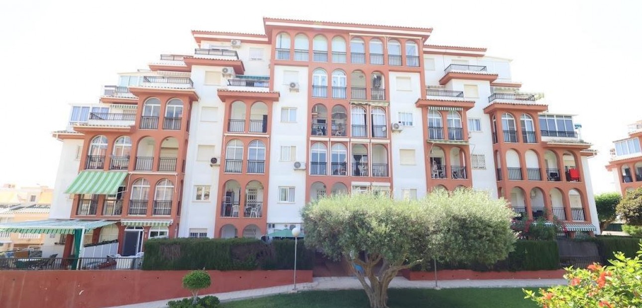 Sale - Apartment / flat -
Torrevieja - La Mata