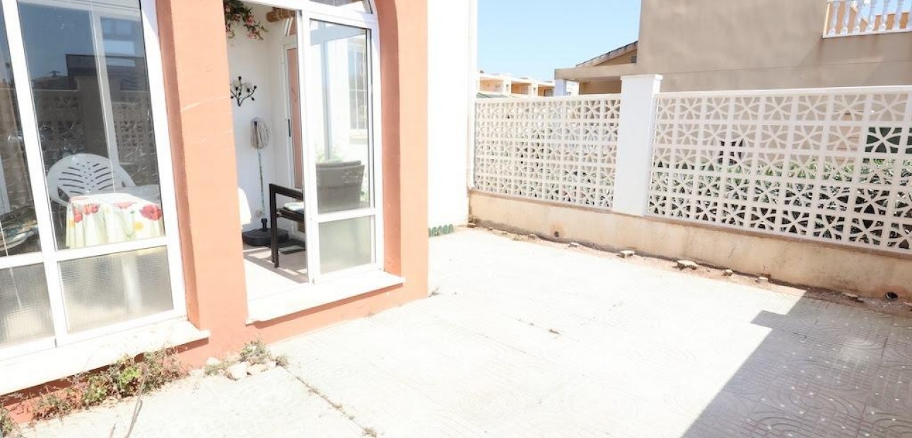 Sale - Apartment / flat -
Torrevieja - La Mata