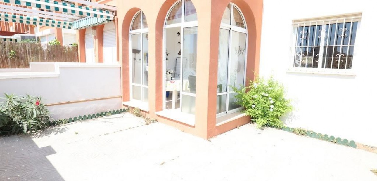 Sale - Apartment / flat -
Torrevieja - La Mata