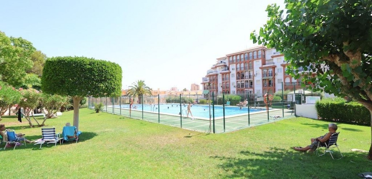 Sale - Apartment / flat -
Torrevieja - La Mata