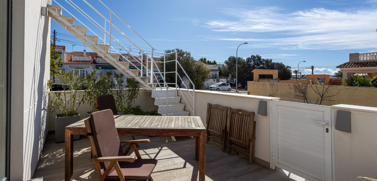 Sale - Townhouse -
Torrevieja - Urbanización San Luis