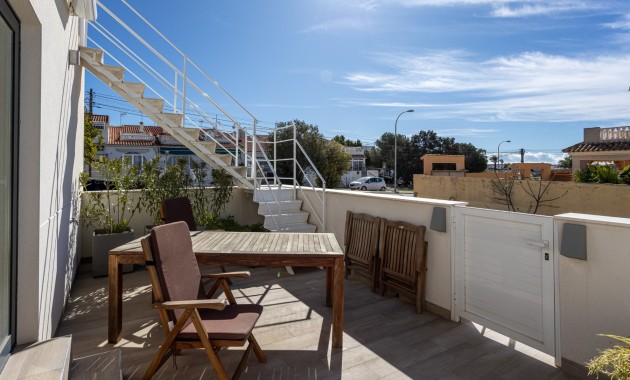 Sale - Townhouse -
Torrevieja - Urbanización San Luis