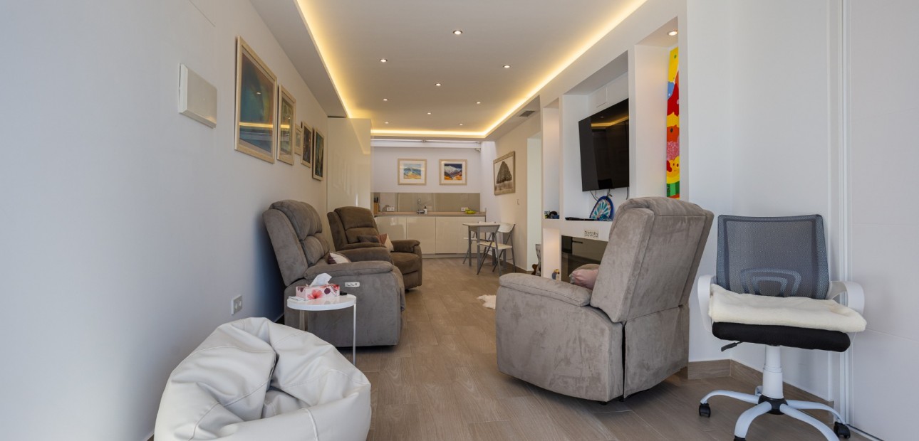 Sale - Townhouse -
Torrevieja - Urbanización San Luis