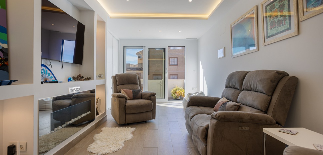Sale - Townhouse -
Torrevieja - Urbanización San Luis