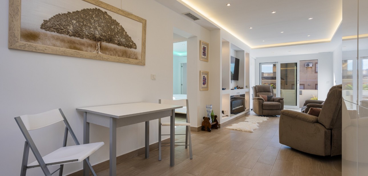 Sale - Townhouse -
Torrevieja - Urbanización San Luis