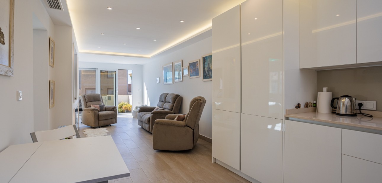 Sale - Townhouse -
Torrevieja - Urbanización San Luis