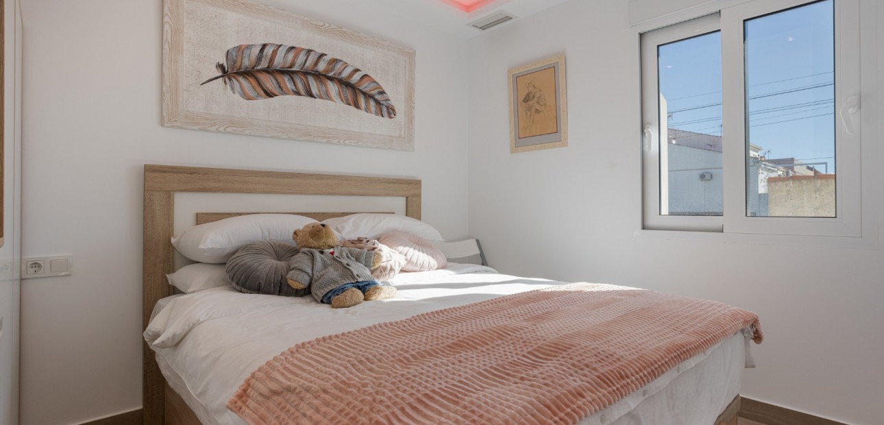 Sale - Townhouse -
Torrevieja - Urbanización San Luis
