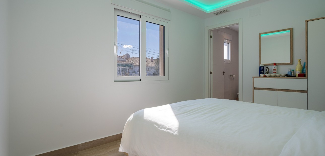 Sale - Townhouse -
Torrevieja - Urbanización San Luis