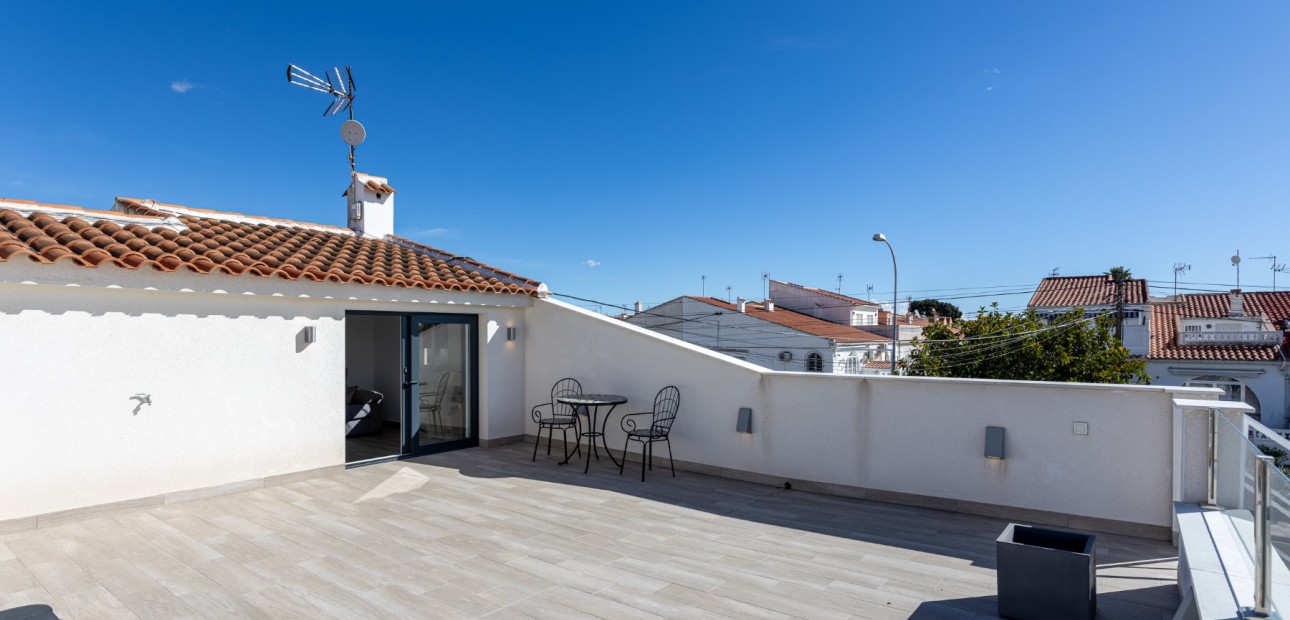 Sale - Townhouse -
Torrevieja - Urbanización San Luis