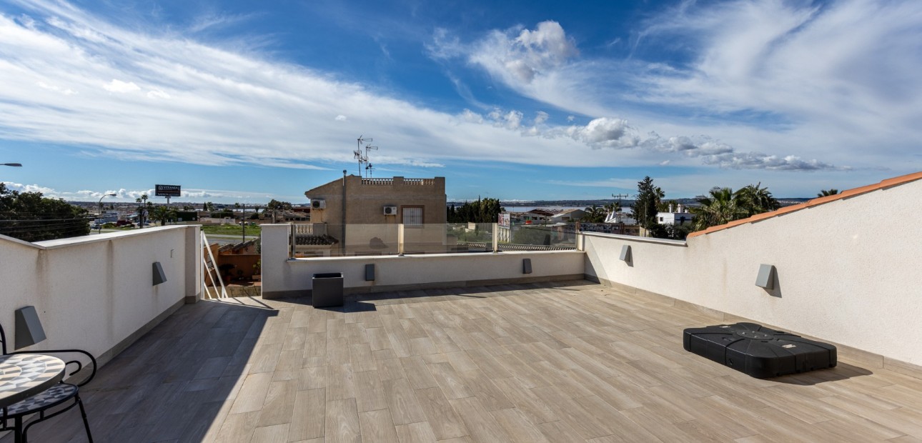 Sale - Townhouse -
Torrevieja - Urbanización San Luis