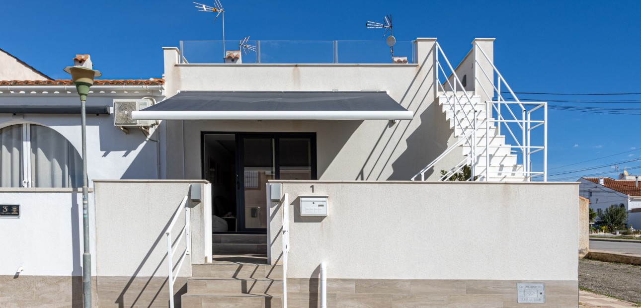 Sale - Townhouse -
Torrevieja - Urbanización San Luis