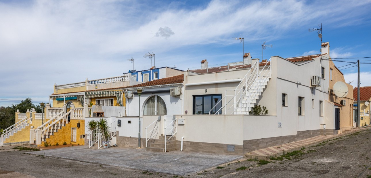 Sale - Townhouse -
Torrevieja - Urbanización San Luis