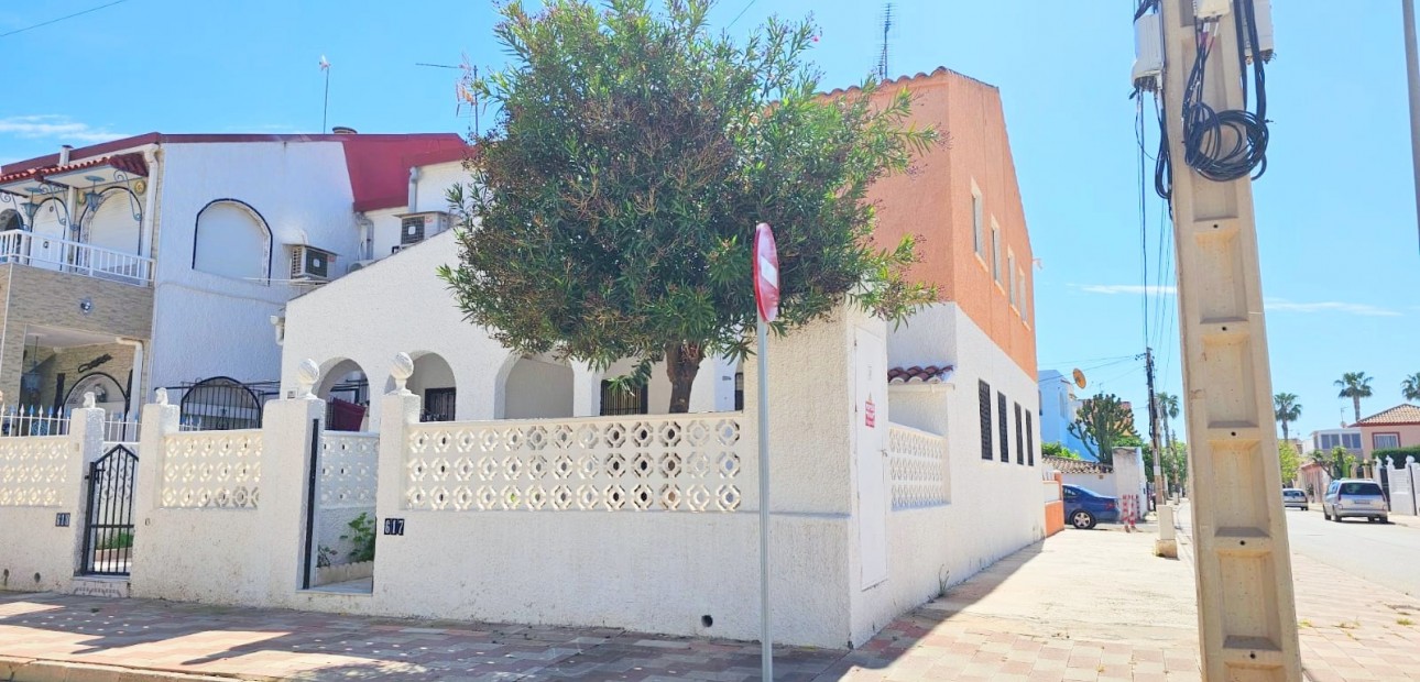 Venta - Adosado -
Los Alcazares