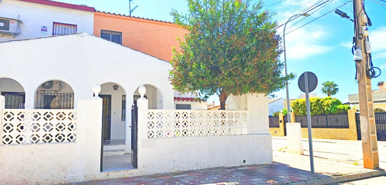 Venta - Adosado -
Los Alcazares