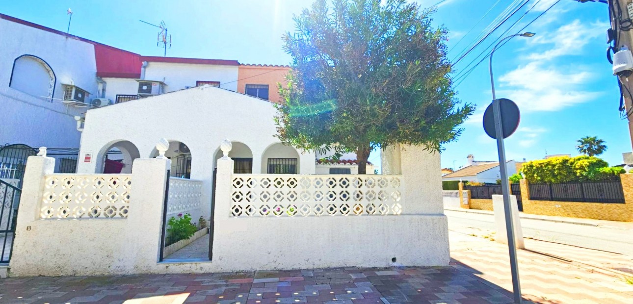 Venta - Adosado -
Los Alcazares