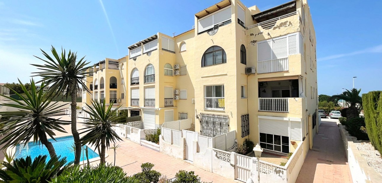 Sale - Apartment / flat -
Torrevieja - La Mata