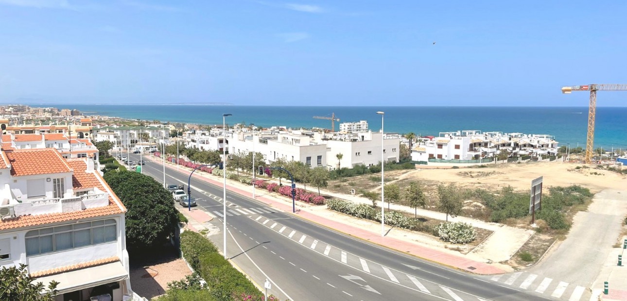 Sale - Apartment / flat -
Torrevieja - La Mata