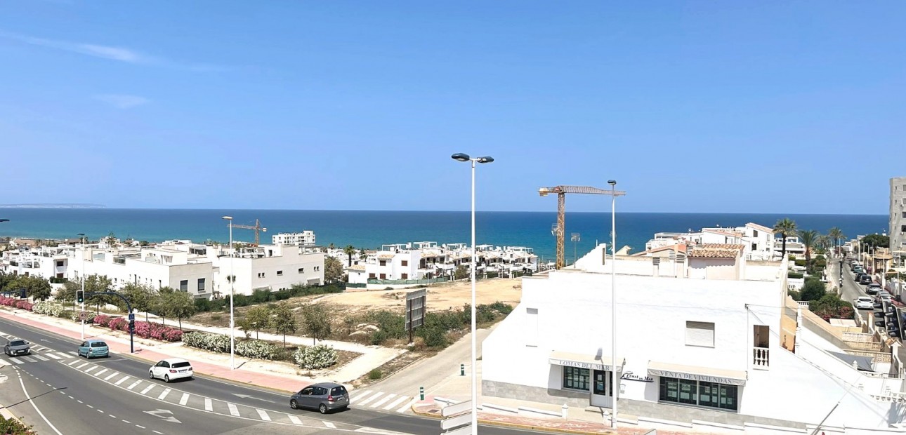 Sale - Apartment / flat -
Torrevieja - La Mata